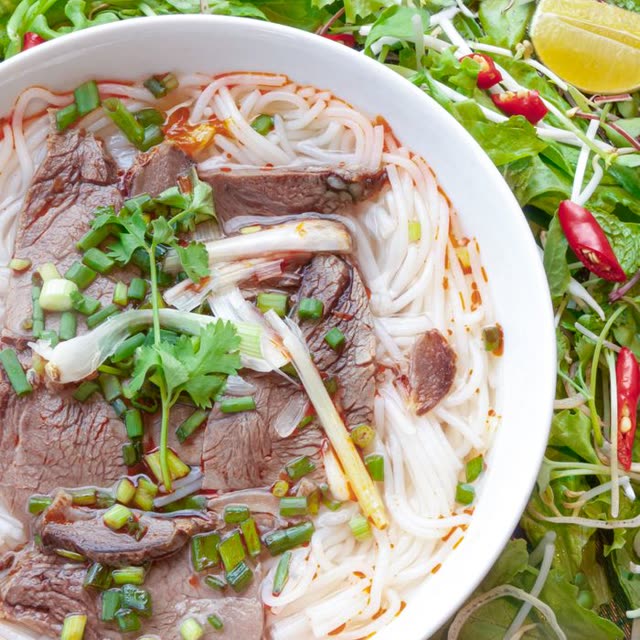 V8 · Pho Bo – rice noodle soup with beef & Vietnamese herbs