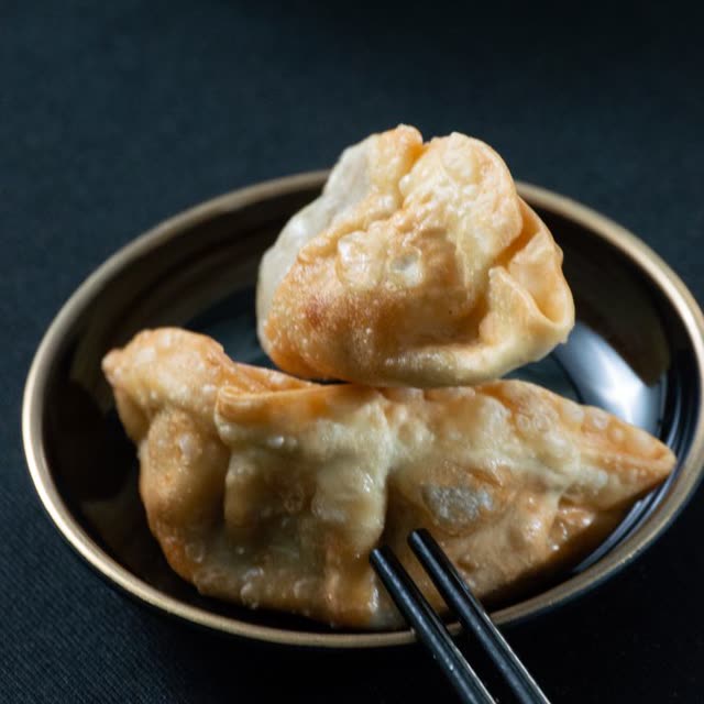 10 · Fried wontons (6 pcs)