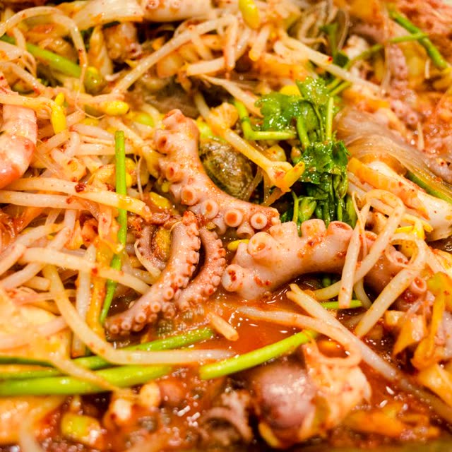 T2 · Squid, crab meat, prawns and redfish fillet fried with mixed vegetables