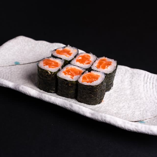 208 · Sake Maki with salmon