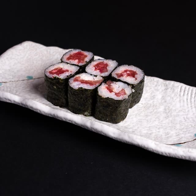 205 · Tekka Kappa Maki with tuna, cucumber (spicy)