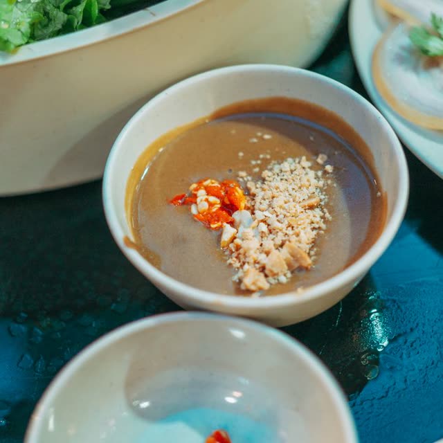 Curry / Peanut / Hot garlic / Red Thai curry sauce