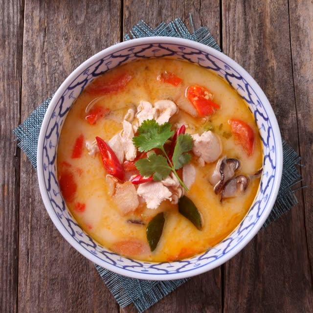 04a · Chicken soup – Thai style, spicy
