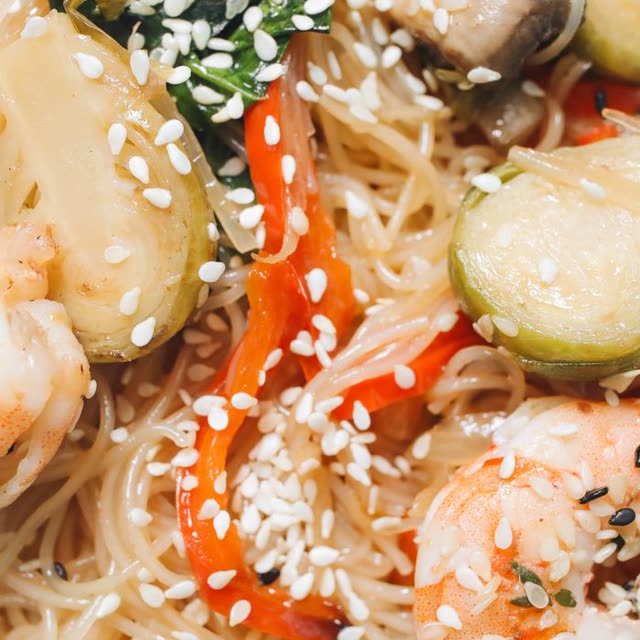 24 · with prawns & vegetables