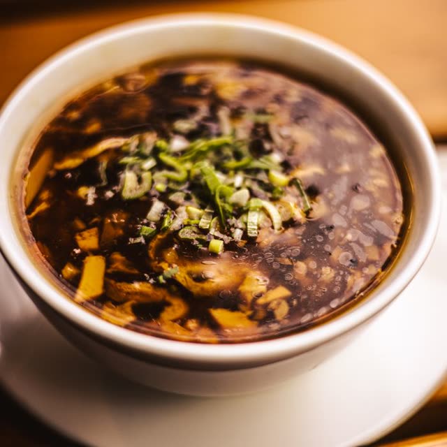 01 · Peking soup with duck & vegetables