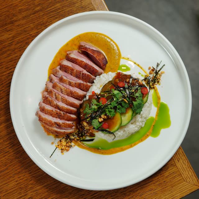 M62 · Crispy duck with rice & curry sauce